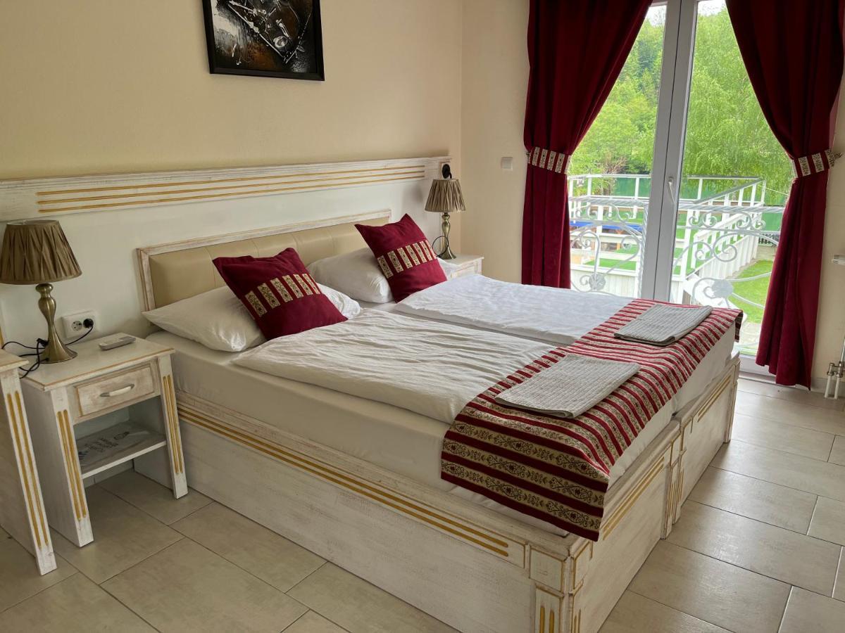 Rooms And Apartments Neron Bihac Lohovo Exterior photo
