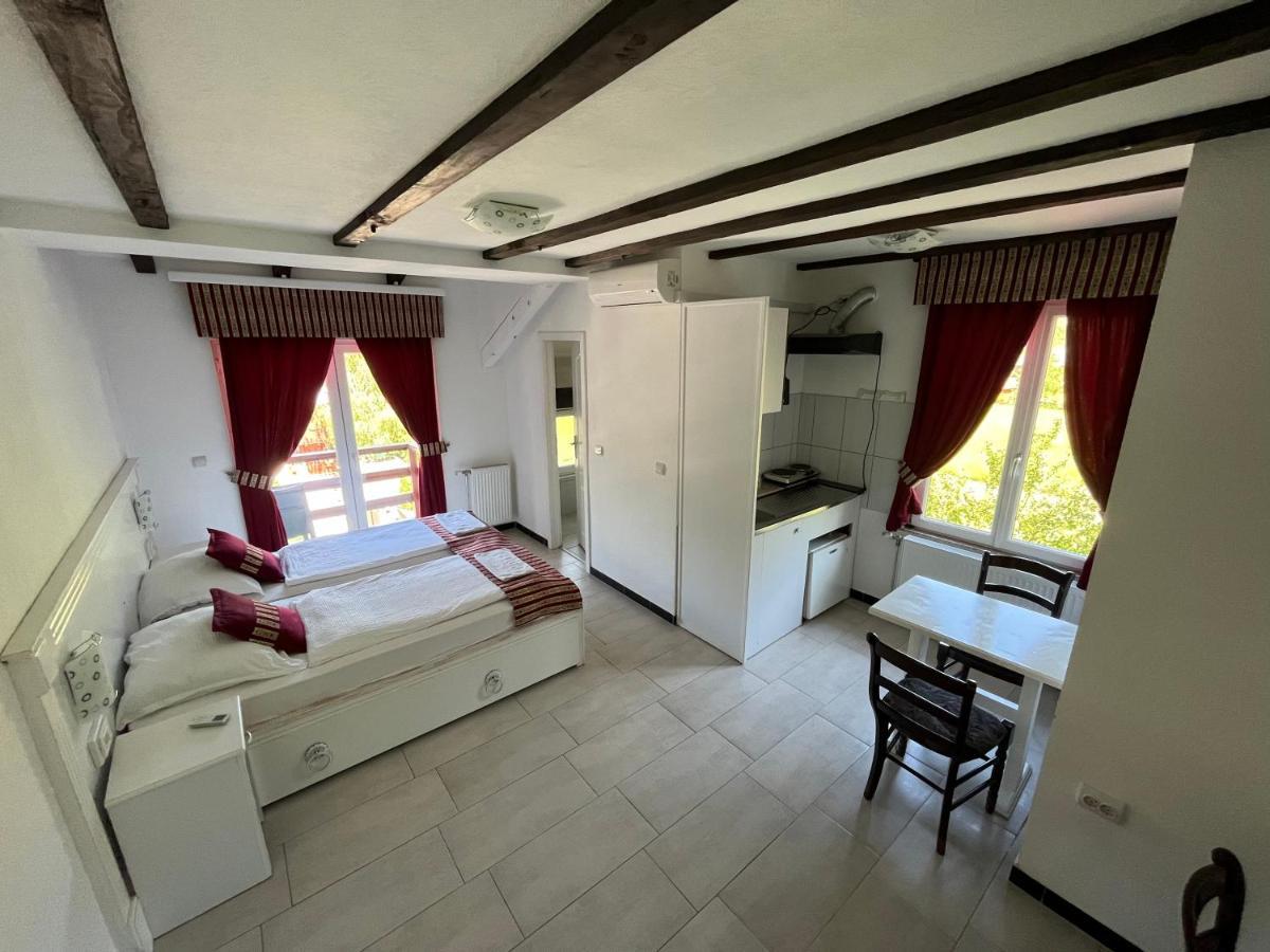 Rooms And Apartments Neron Bihac Lohovo Exterior photo