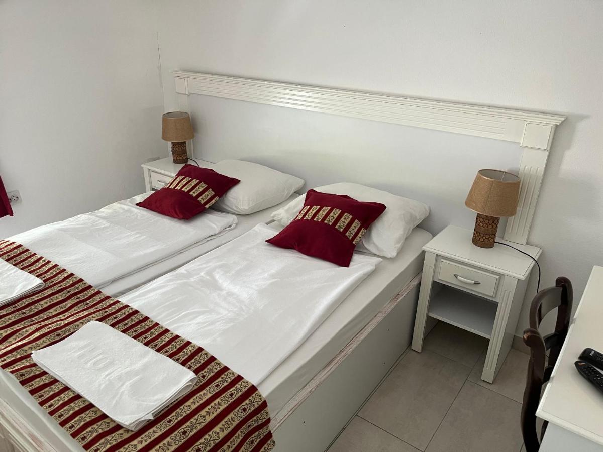Rooms And Apartments Neron Bihac Lohovo Exterior photo