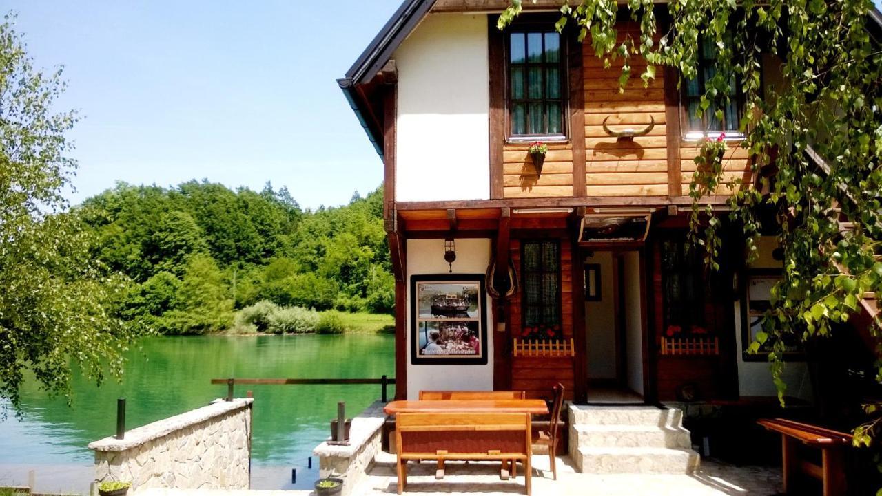 Rooms And Apartments Neron Bihac Lohovo Exterior photo
