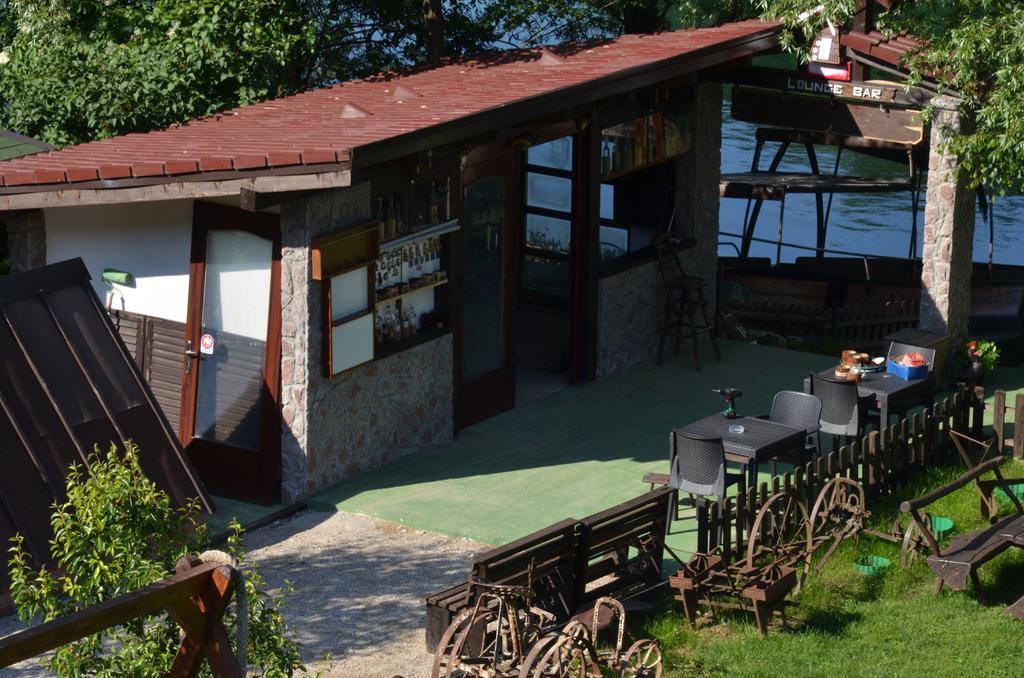 Rooms And Apartments Neron Bihac Lohovo Exterior photo
