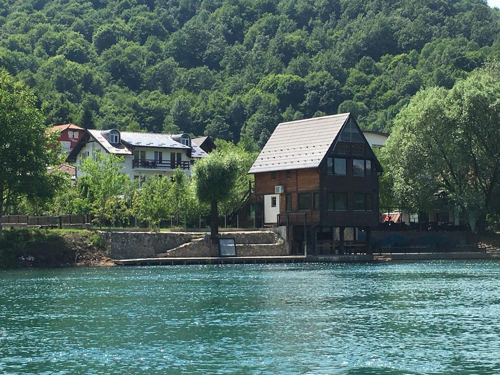 Rooms And Apartments Neron Bihac Lohovo Exterior photo