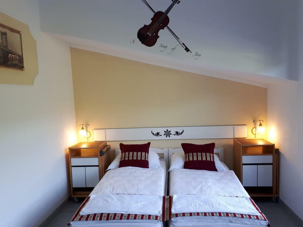 Rooms And Apartments Neron Bihac Lohovo Exterior photo